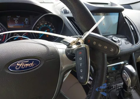 2016 Ford Escape Titanium z USA, uszkodzony, nr VIN 1FMCU0J99GUC78277